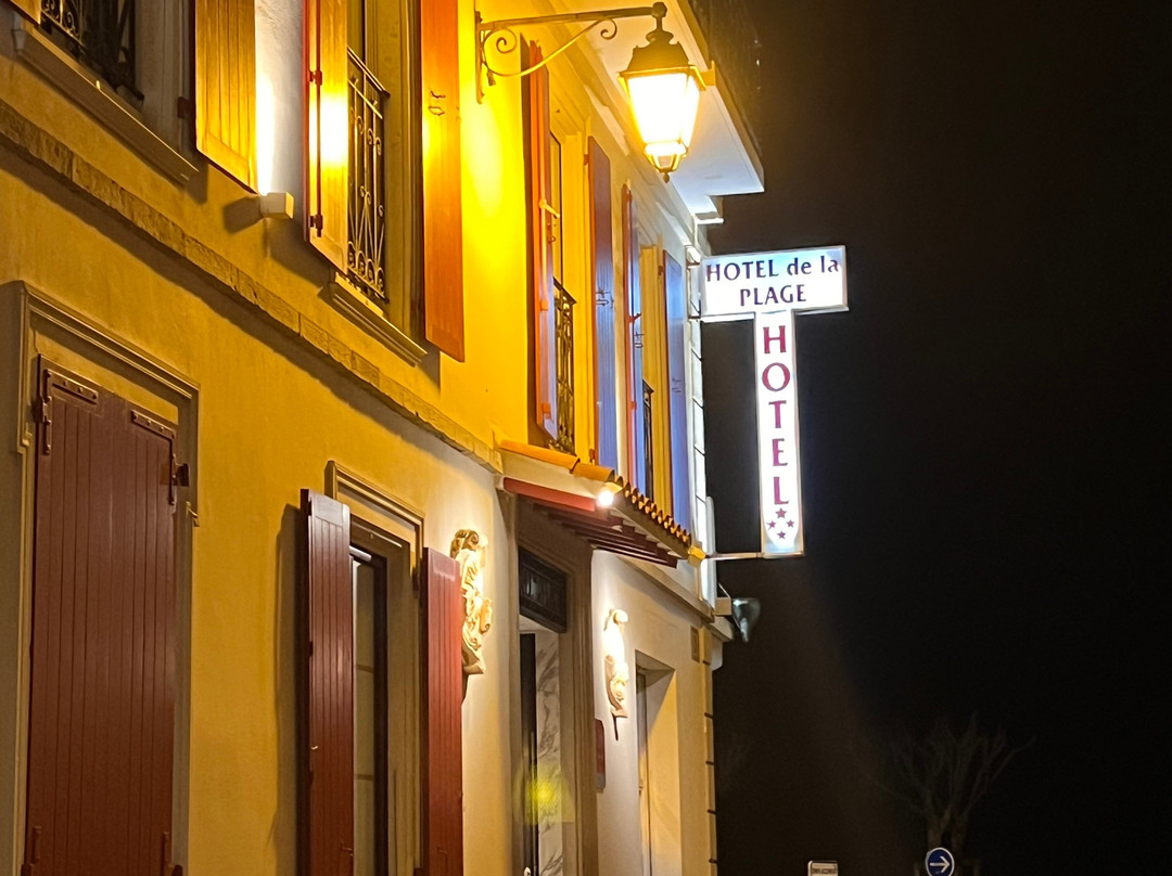 海滩酒店主图