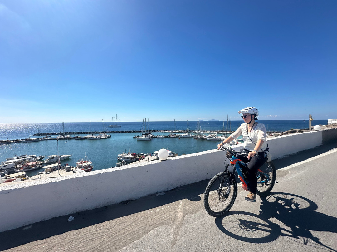 Santorini MTB Adventures-佩里沃罗必去景点