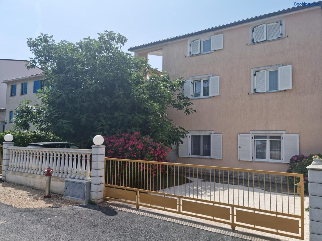 Apartments Lara