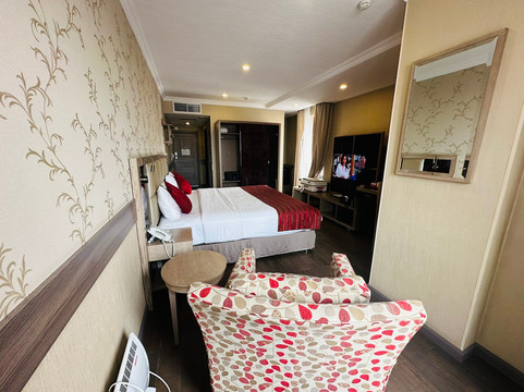 比什凯克中心温德姆华美达酒店主图