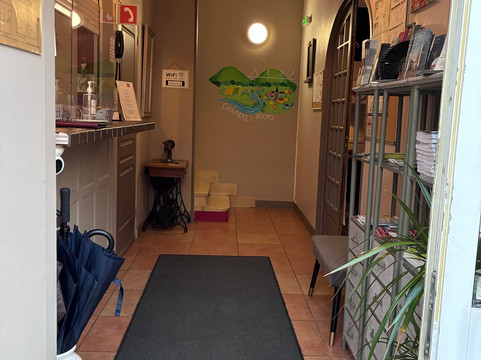 德喀斯酒店主图