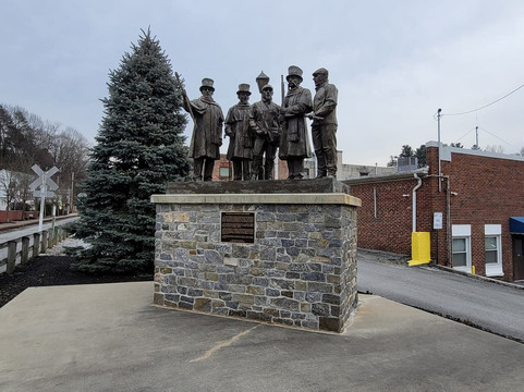 The Original Glen Rock Carol Singers Sculpture