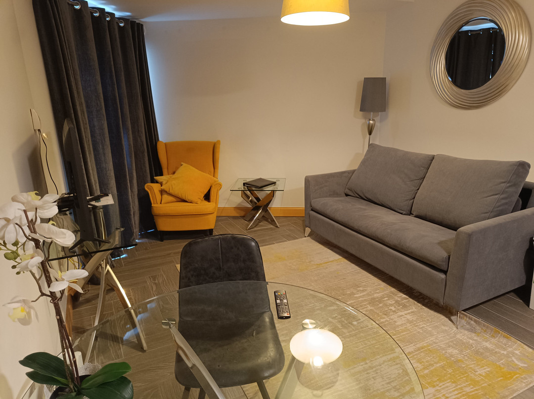 布罗克豪斯套房酒店主图