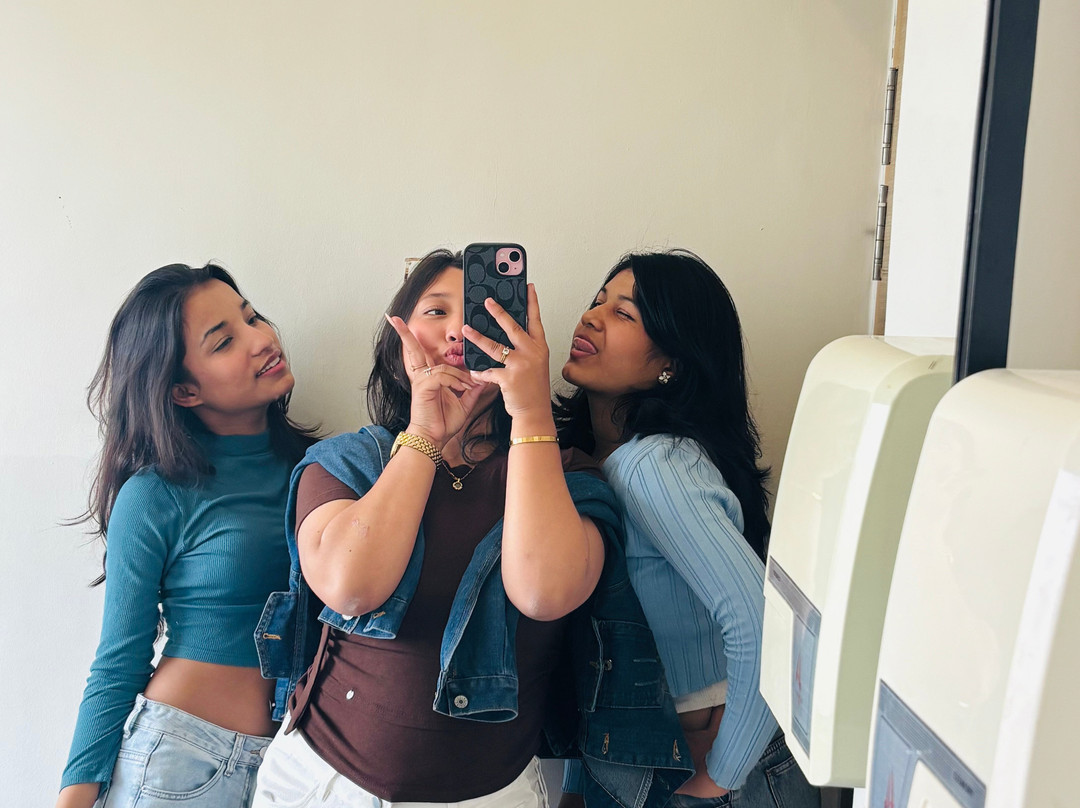 奇旺巴特拉布尔维万塔酒店主图