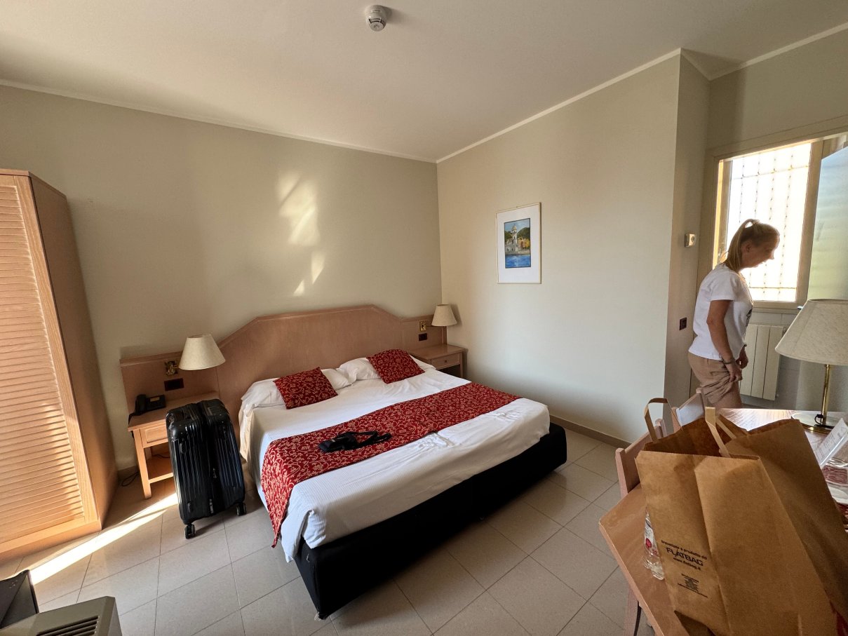 桑塔纳酒店-旅行者