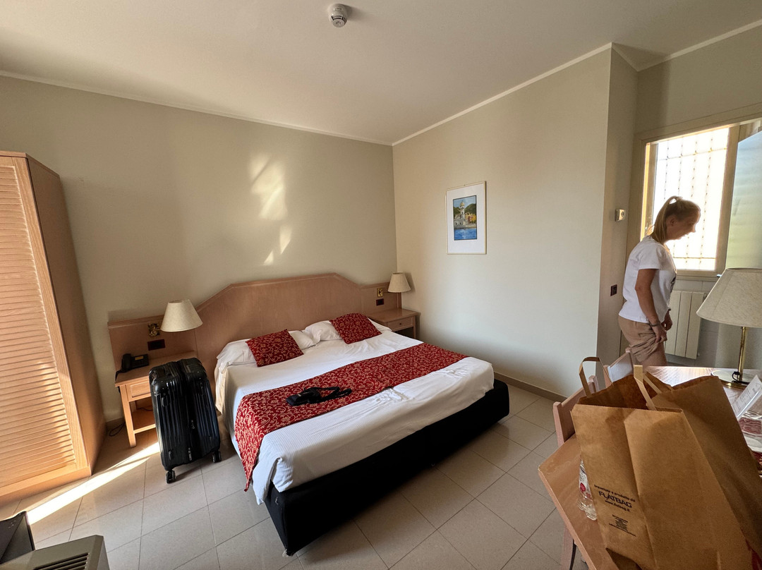 桑塔纳酒店主图