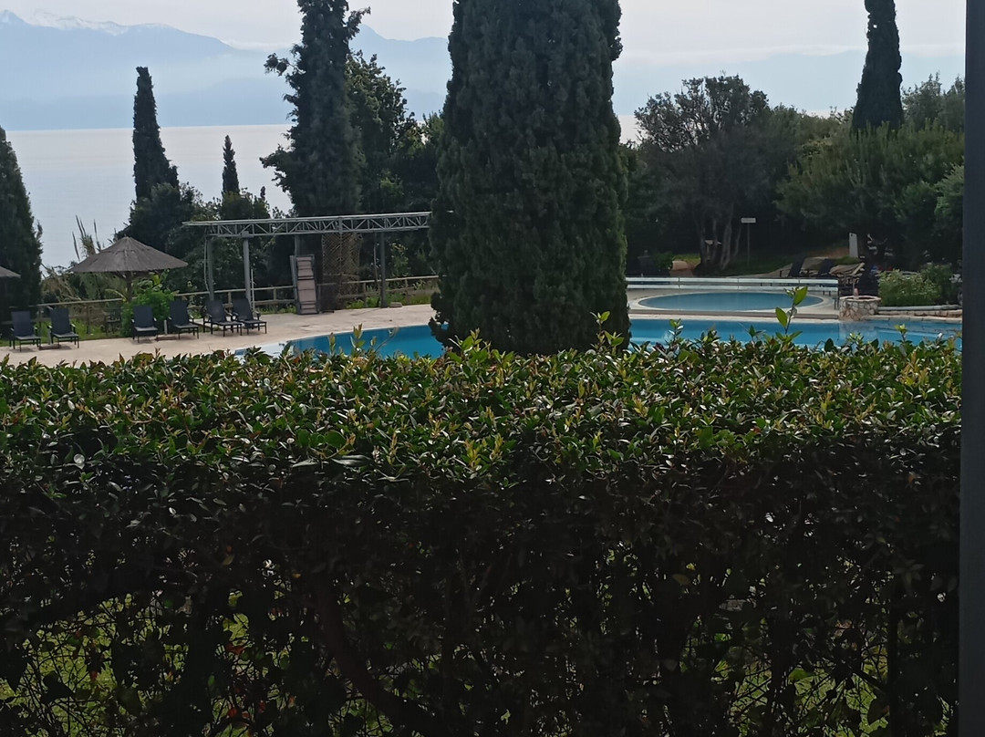 日出村海滩酒店主图