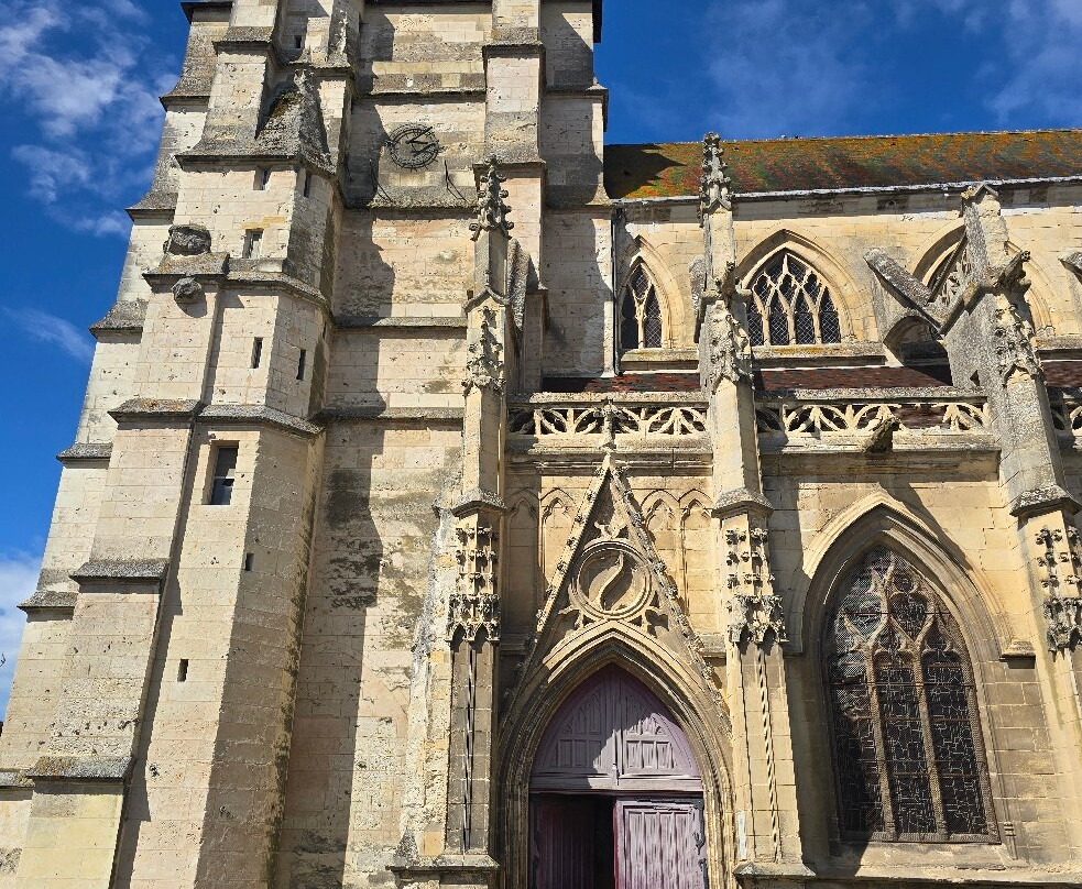 Eglise Saint-Michel-Pont-L'Eveque必去景点