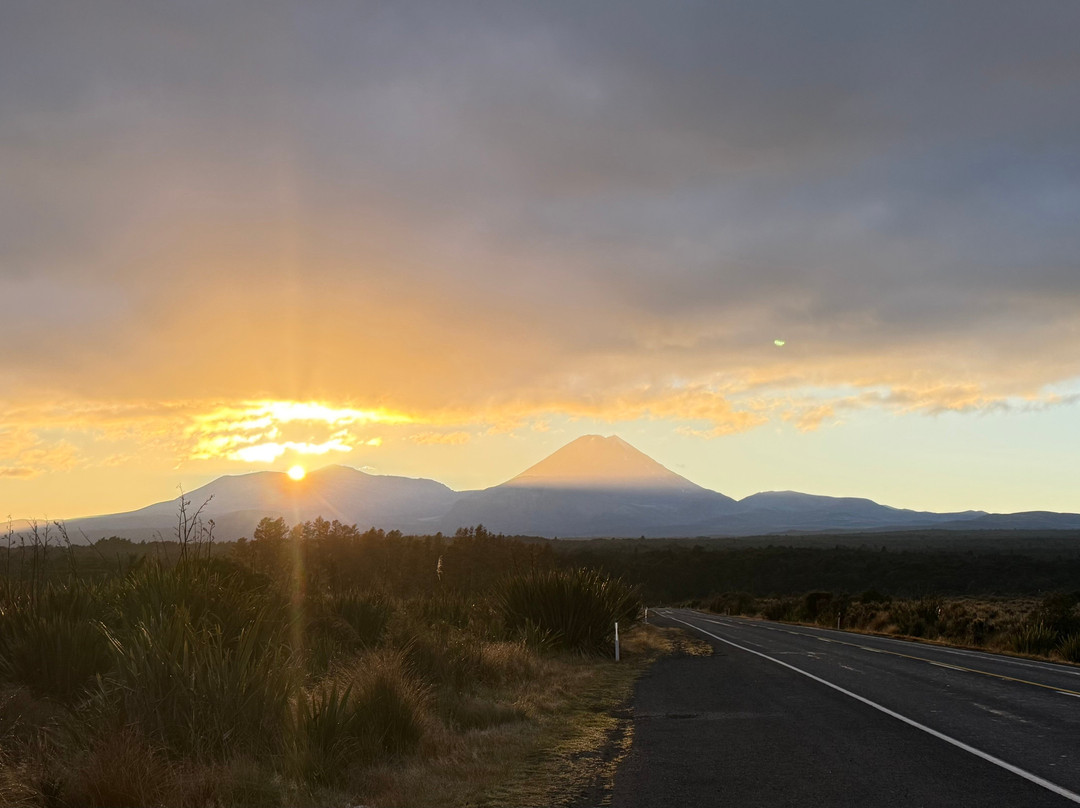 Tongariro Crossing Shuttles-汤加里罗国家公园必去景点