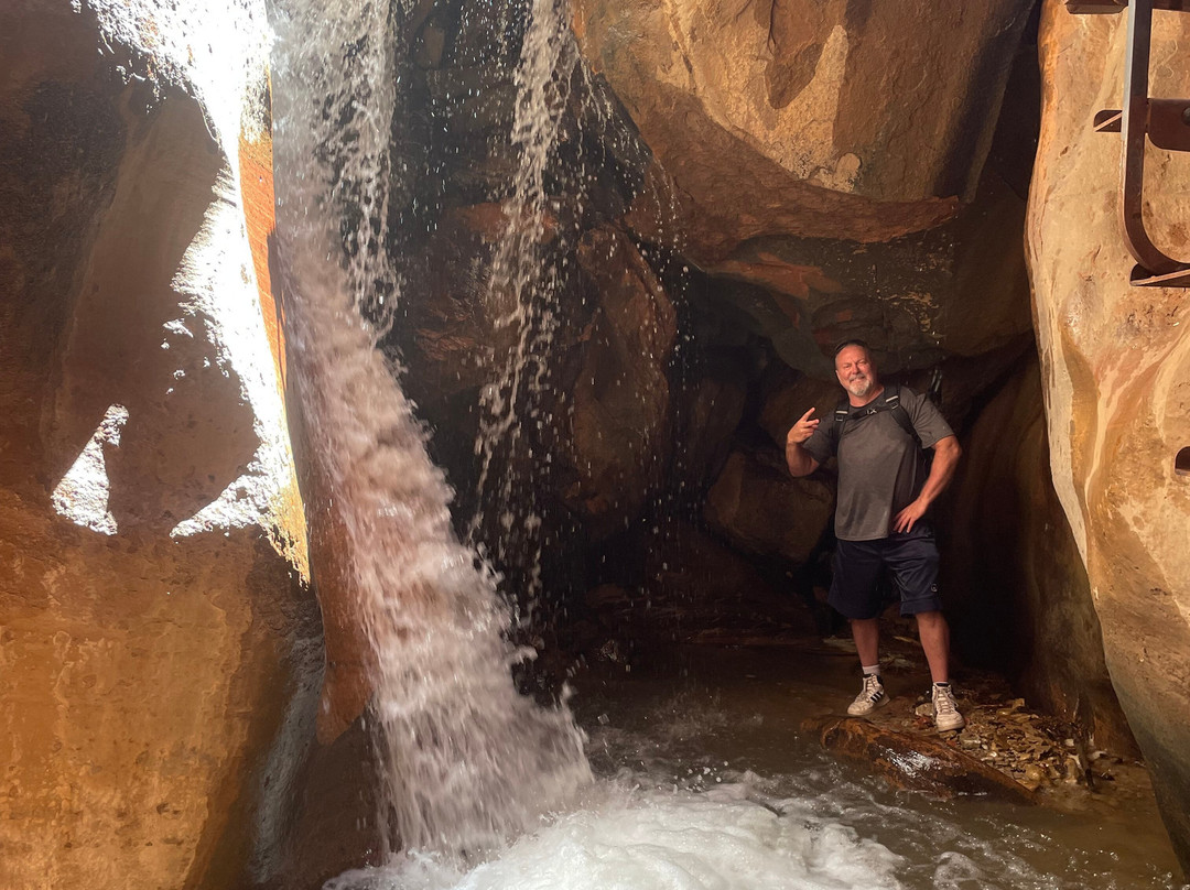 Kanarra Falls-Kanarraville必去景点