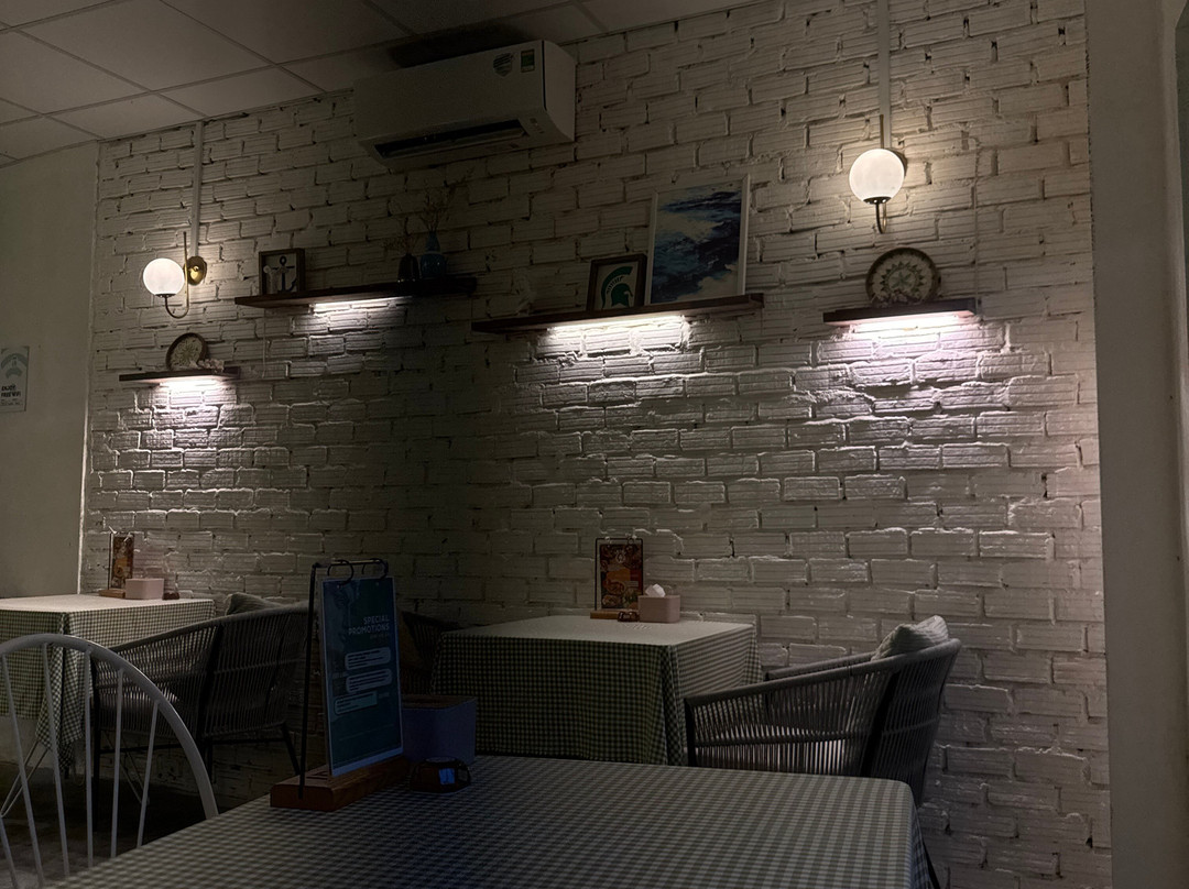 Irini Hoian | Greek Restaurant & Cafe