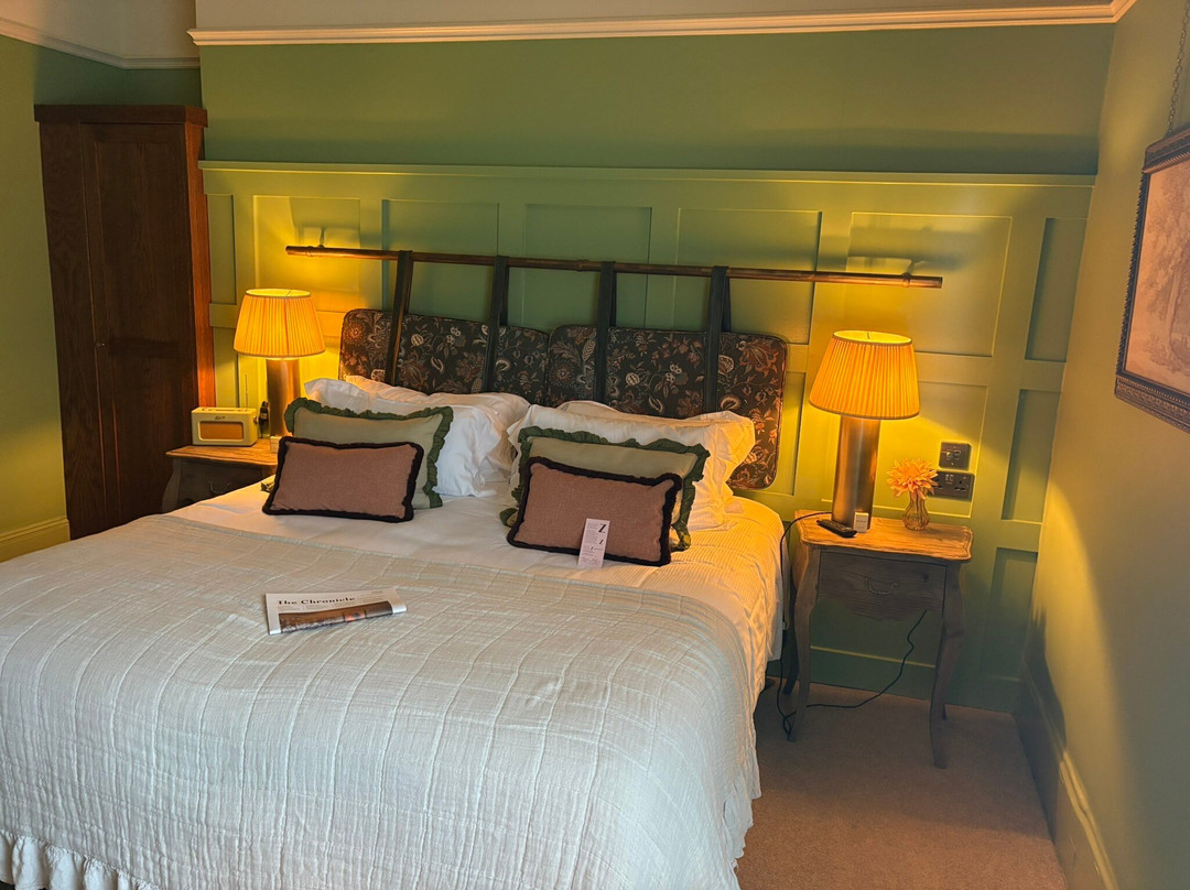The Ragged Robin, A Heartwood Inn