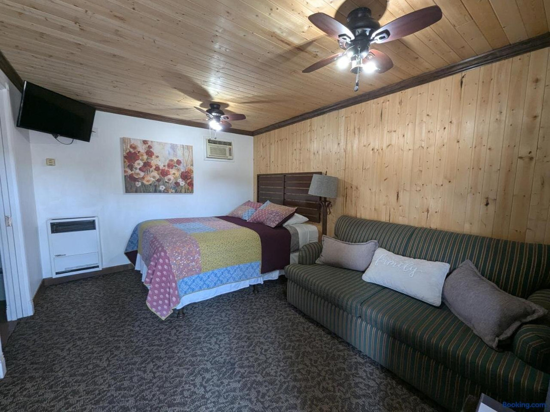 Squaw Valley Motel Room 6
