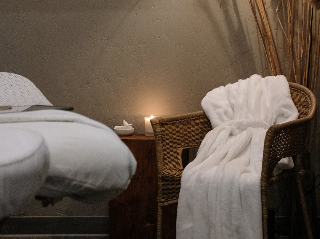 Sage Massage & Wellness-格兰德湖必去景点