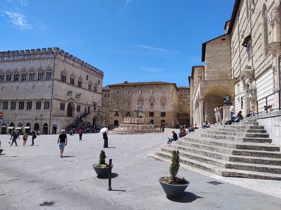 Piazza IV Novembre-佩鲁贾必去景点