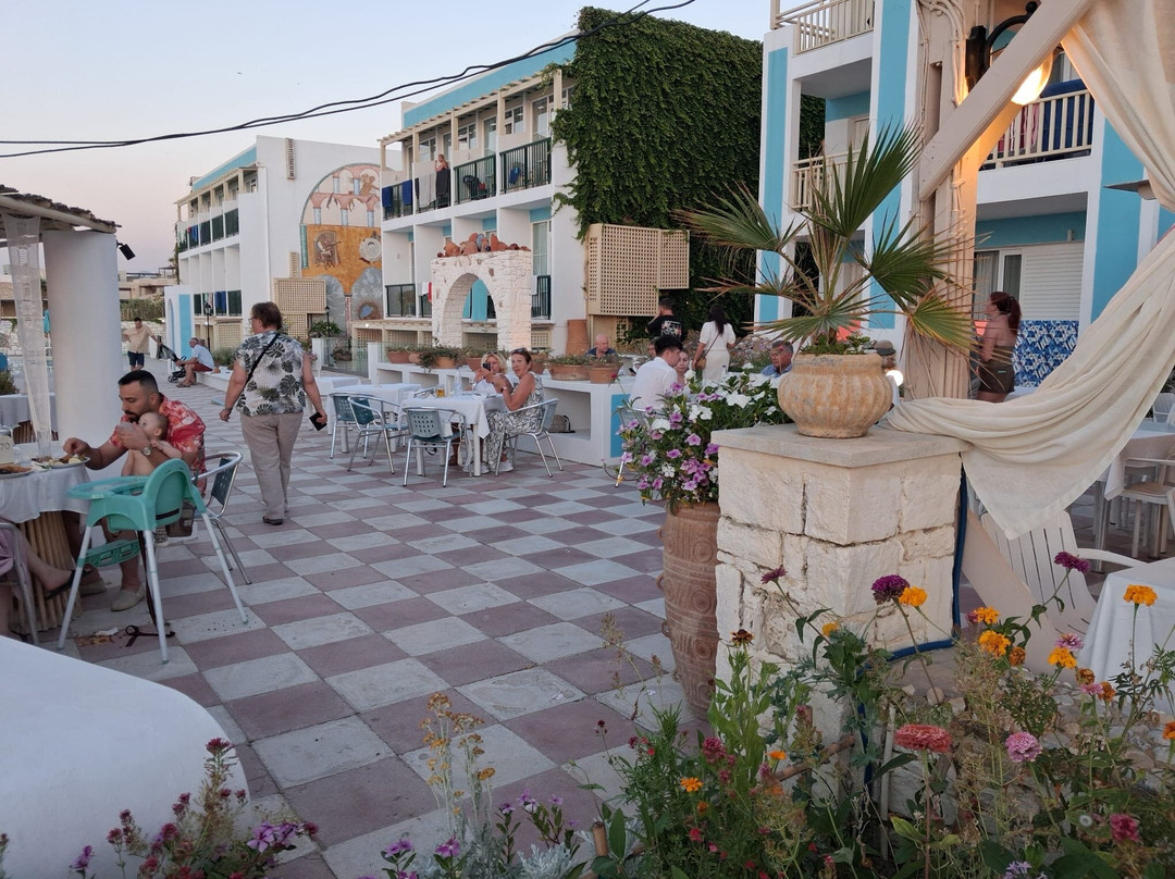 Golden Beach Hotel主图