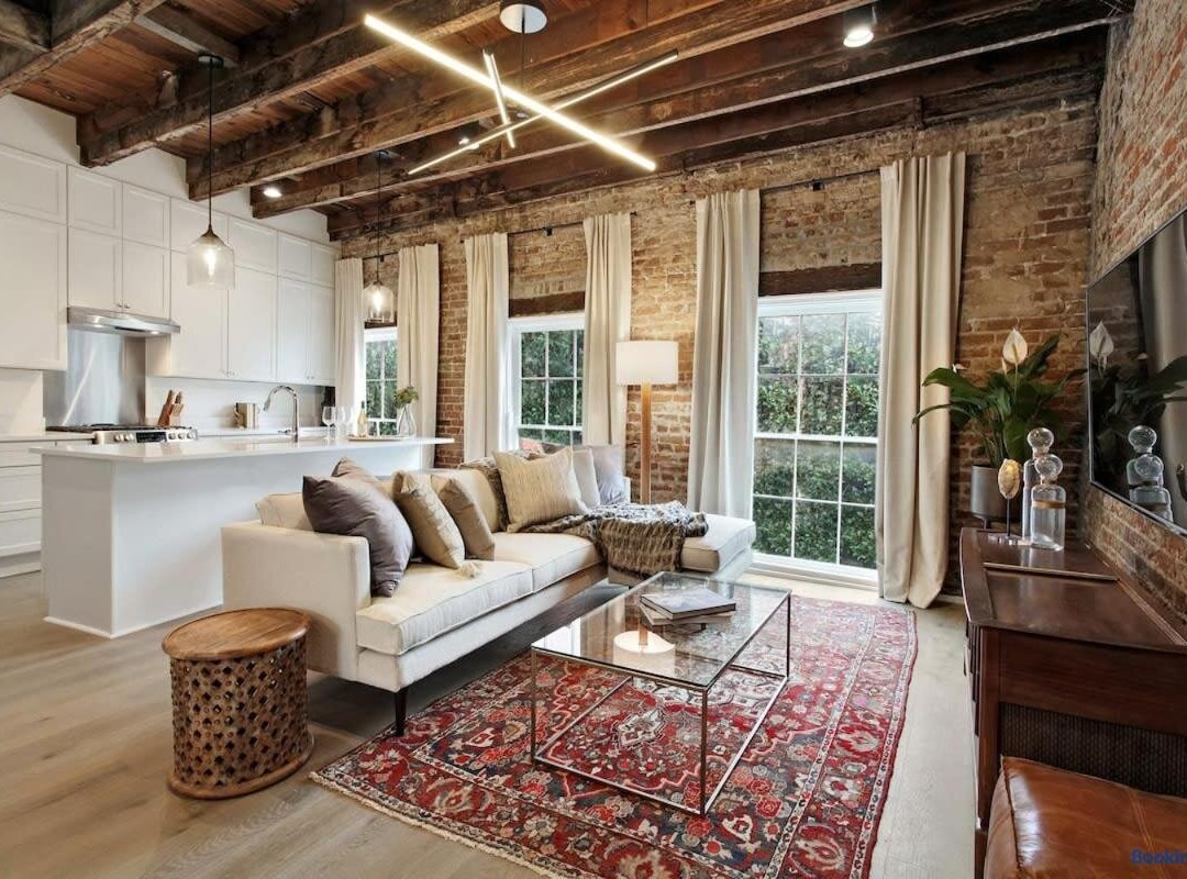 Luxury Historic Hotel Suite | 5 min to FQ