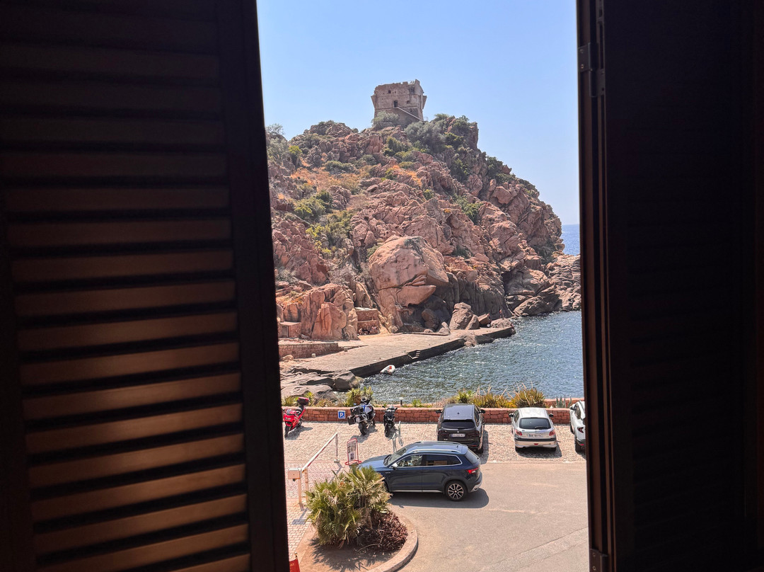 苏布里尼酒店主图