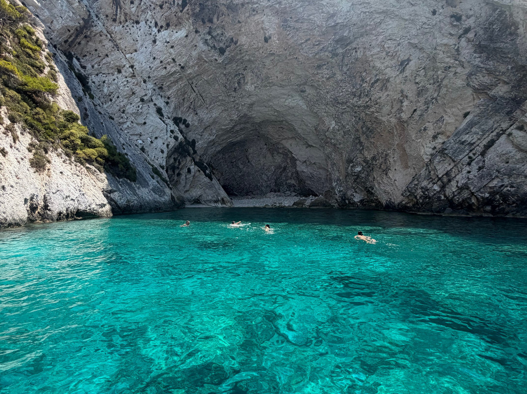 THE BLUE SEA MARIES-Porto Vromi必去景点