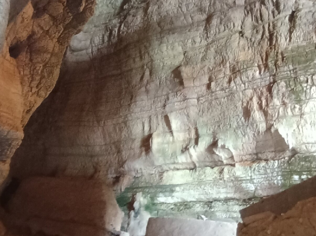 Grotta del Santuario di San Michele Arcangelo-Sant'Angelo a Fasanella必去景点
