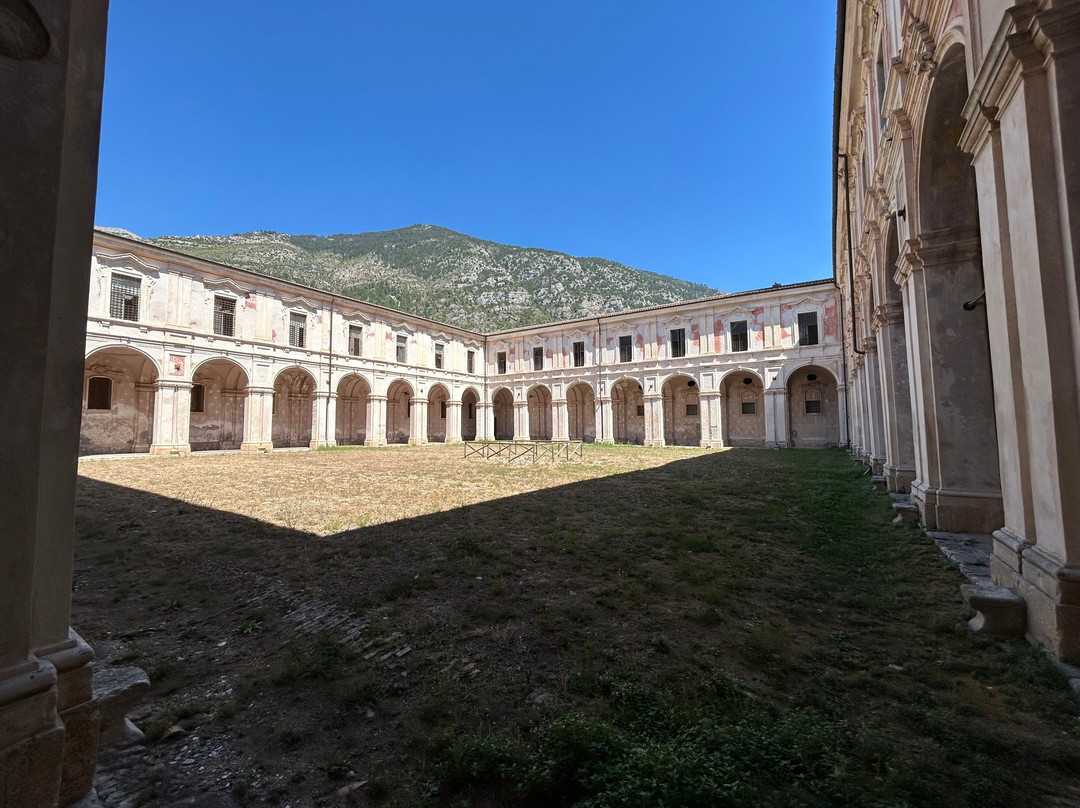 Abbazia di Santo Spirito al Morrone-苏尔莫纳必去景点