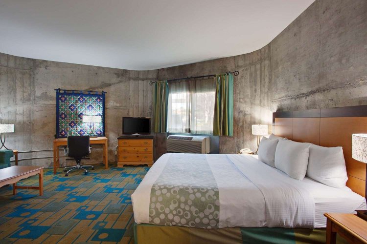 尔湾光谱套房旅馆-官方