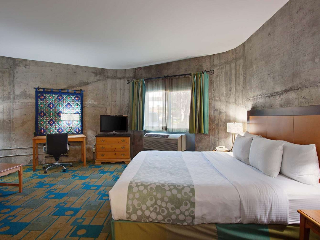 尔湾光谱套房旅馆