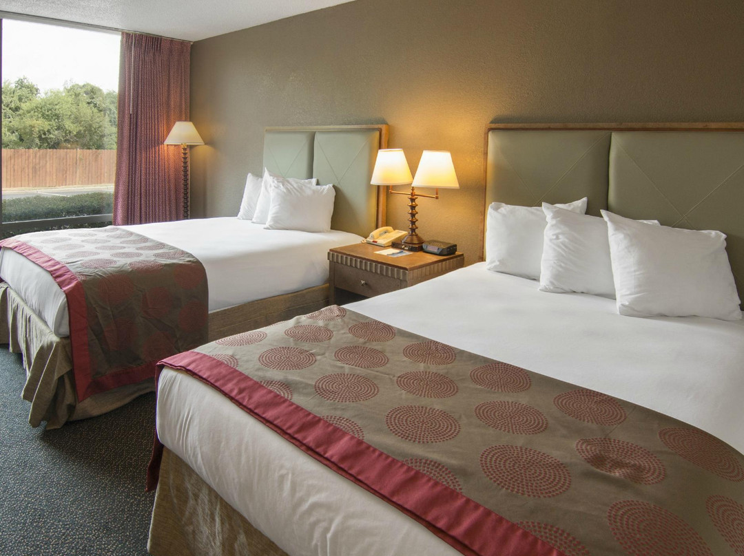 Economy Inn & Suites