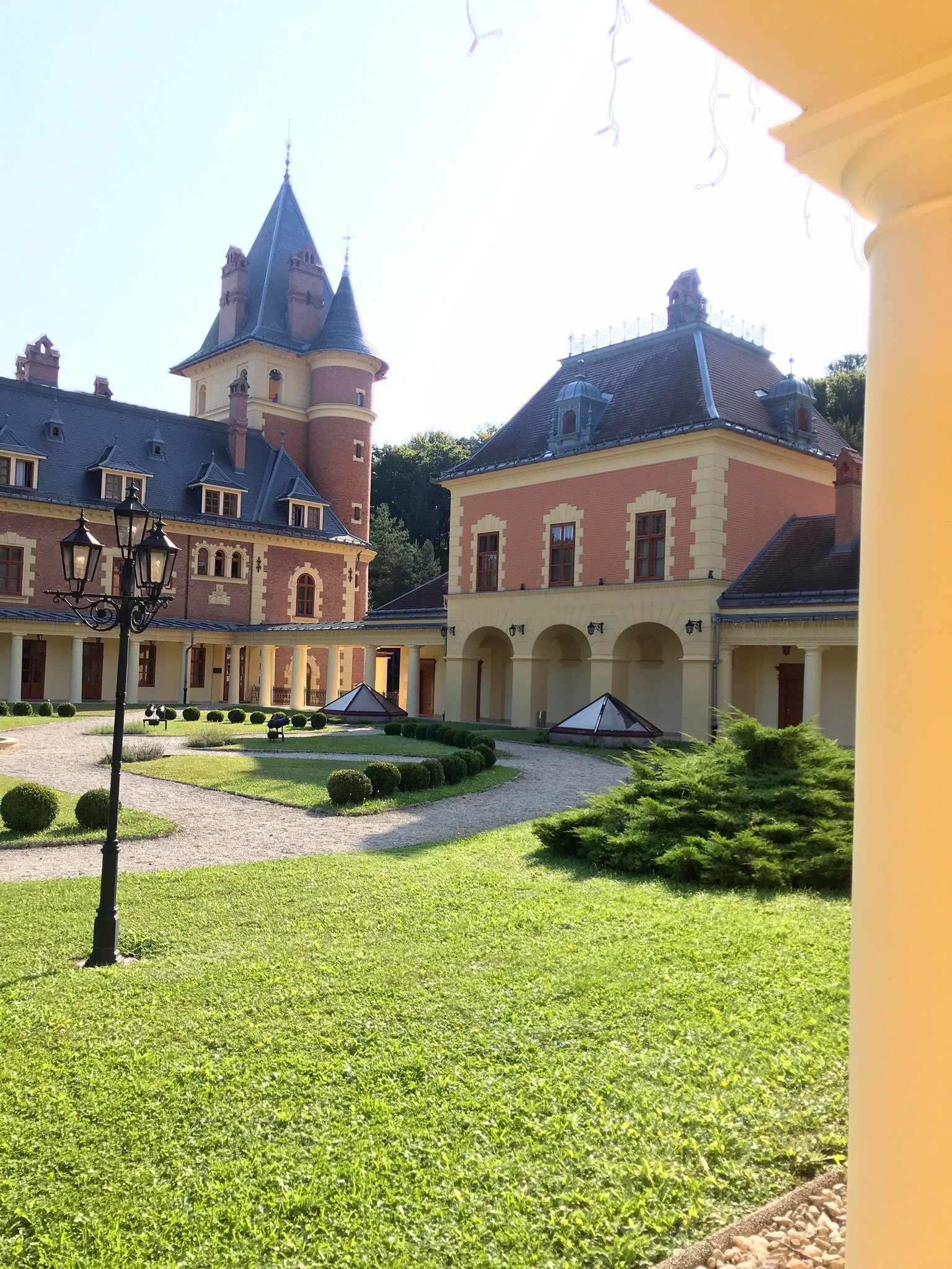 Kastélyhotel Sasvár Resort-官方