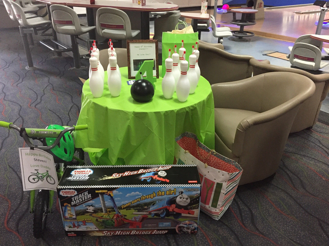 Mettawa旅游景点-Brunswick Zone Hawthorn Bowl