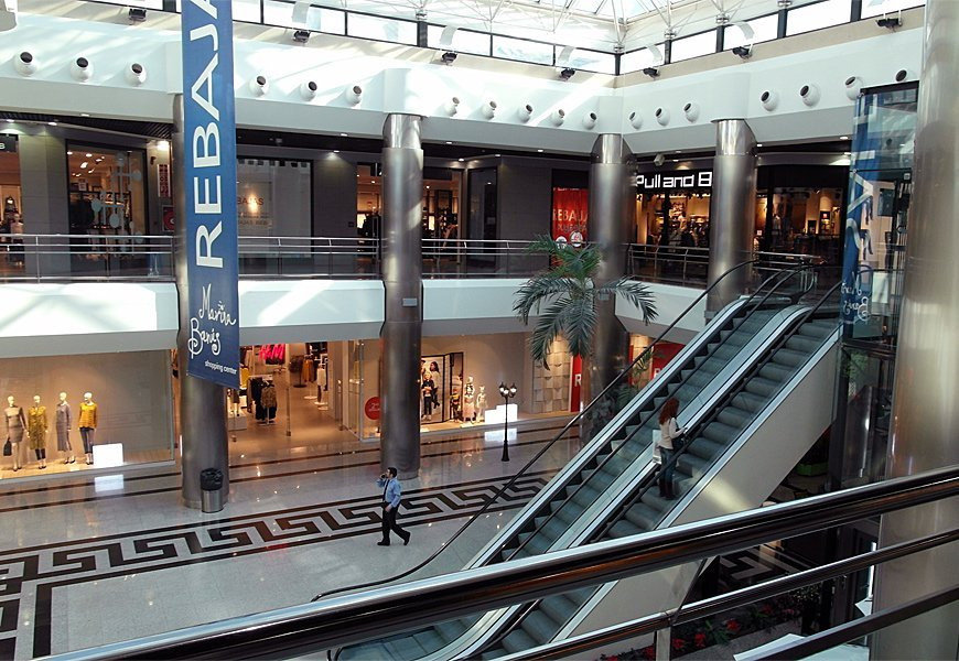 Marina Banus Shopping Center景点图片