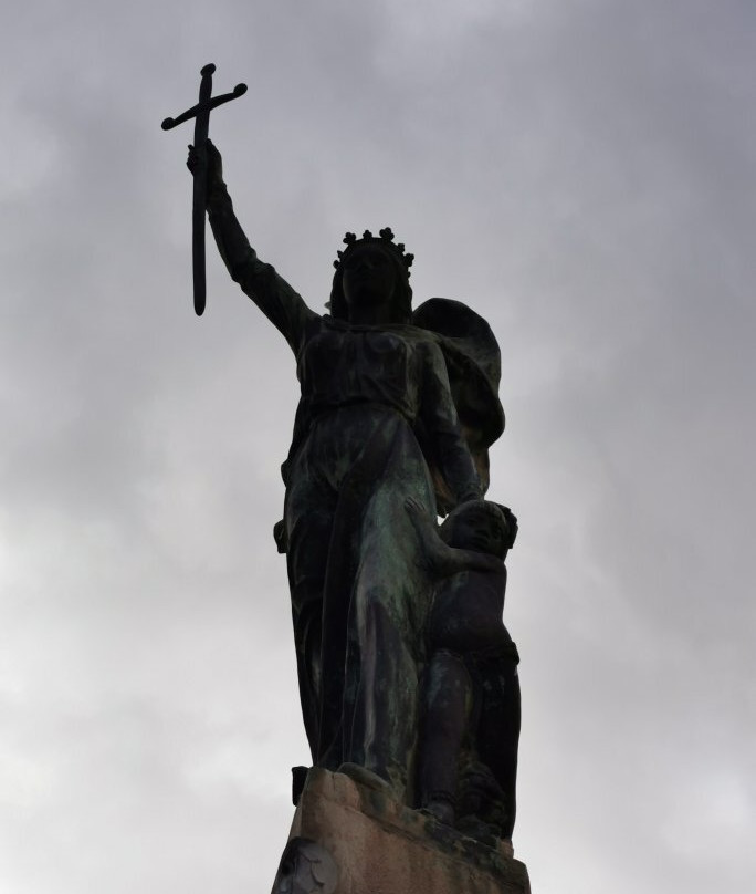 Estatua de Isabel La Católica-梅利利亚必去景点