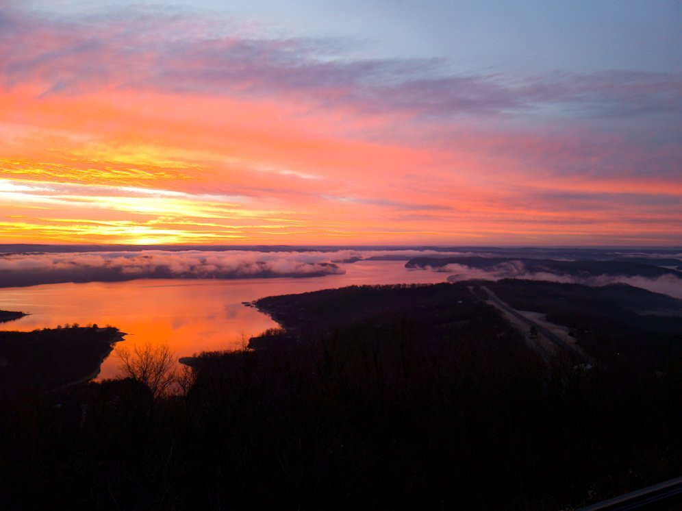 Whitney Mountain Lodge主图