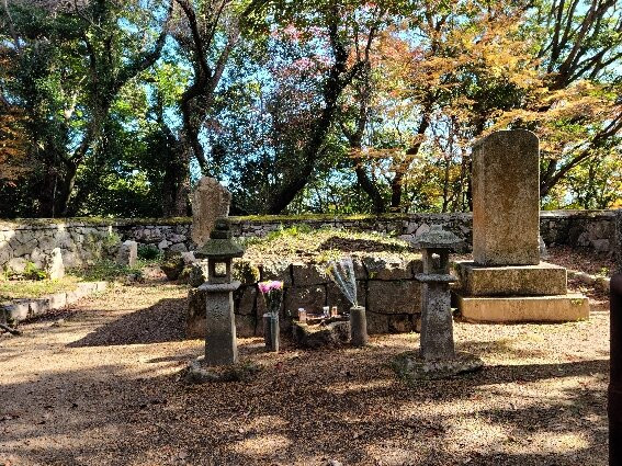 Tomb of Joun Takahashi and Brave Warrior-太宰府市必去景点