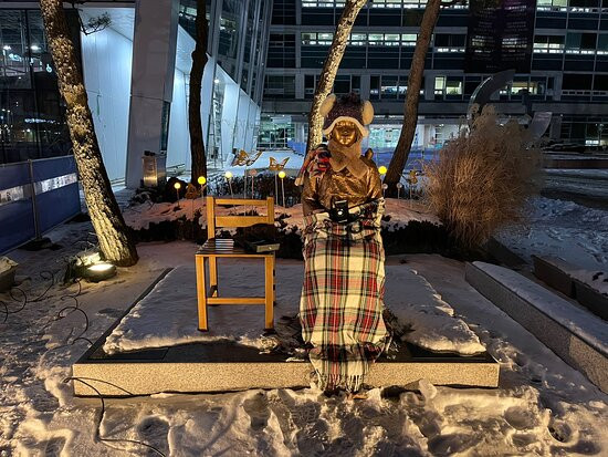 Statue of Peace-乌山市必去景点
