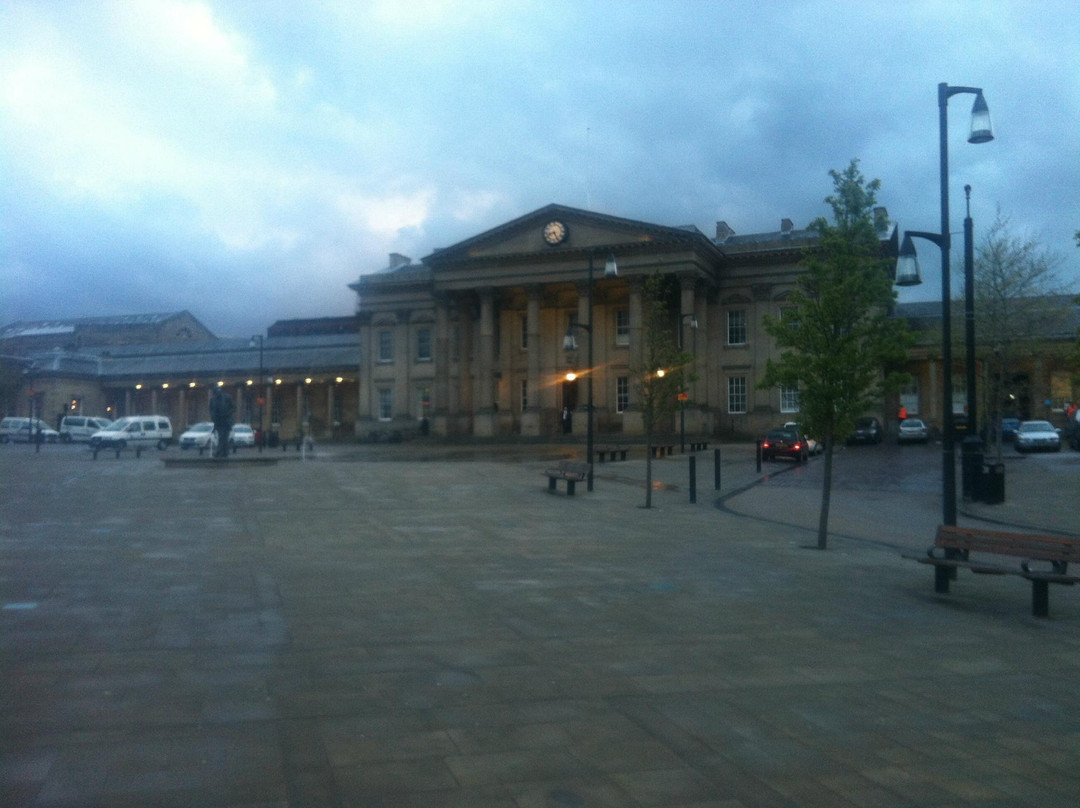Huddersfield Railway Station景点图片