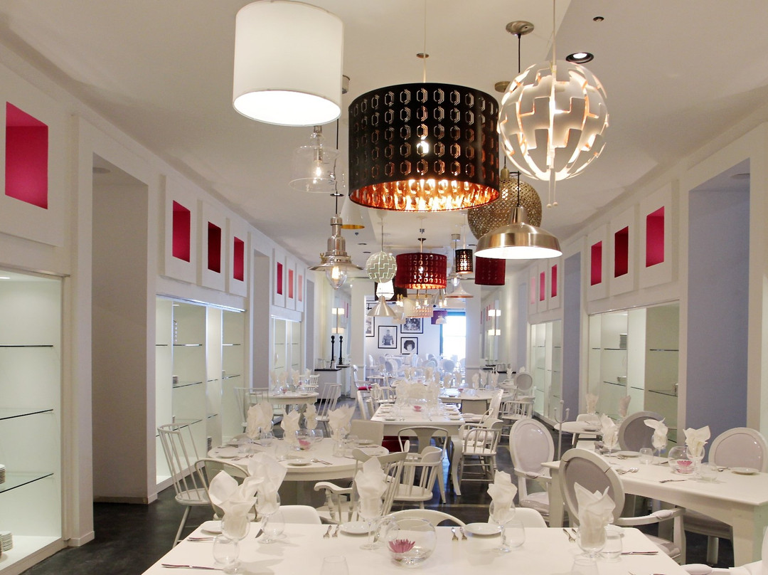 EIGHT4NINE Restaurant & Lounge