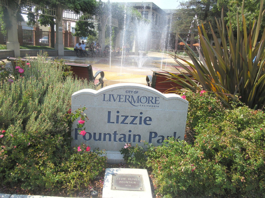 Lizzie Fountain景点图片