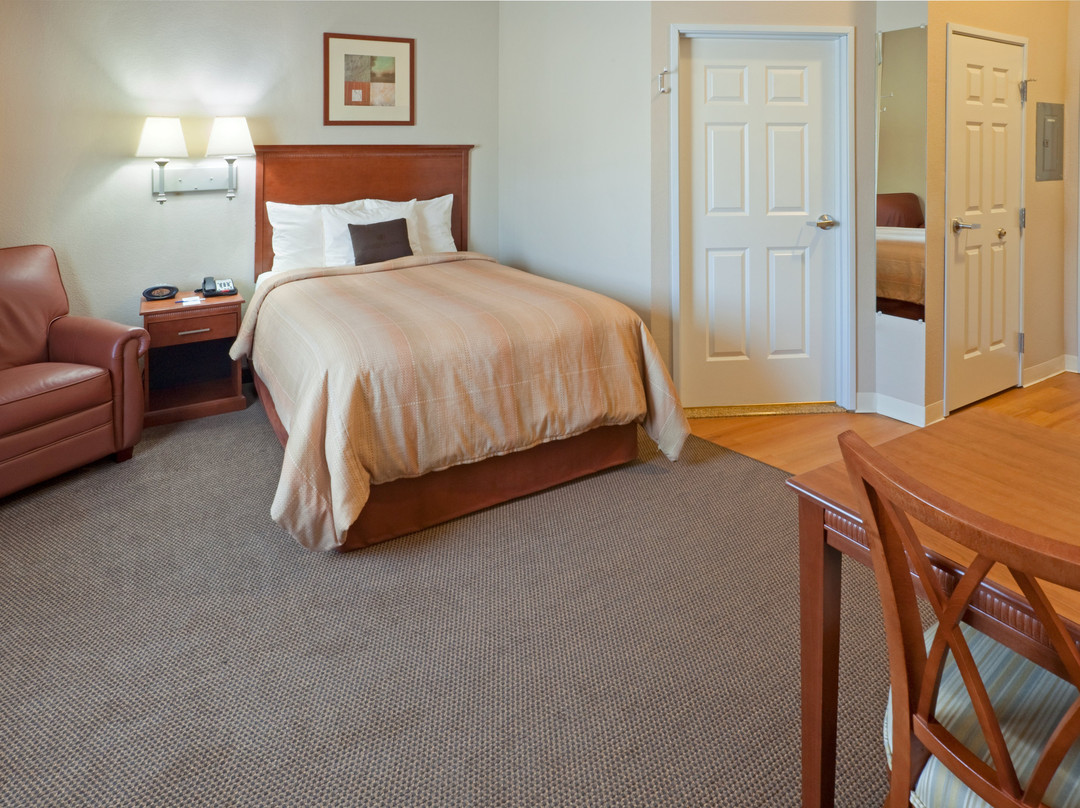 普莱森特山烛木套房酒店主图