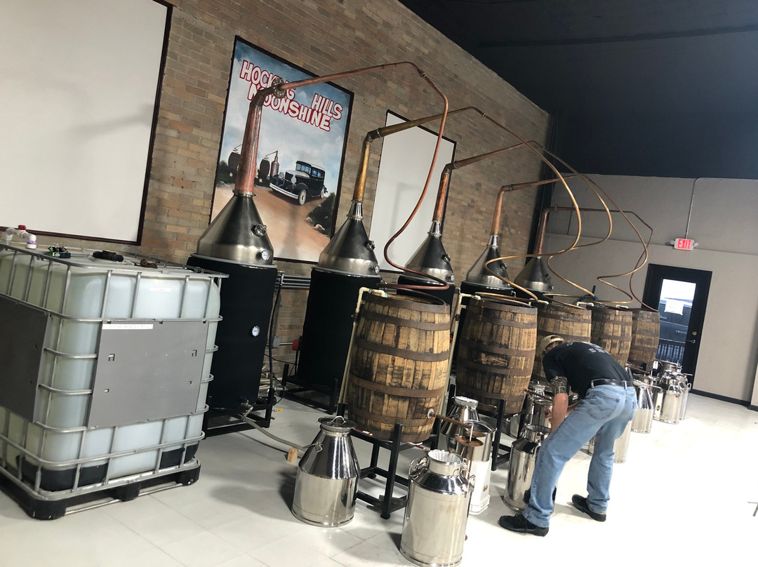 Hocking Hills Moonshine-洛根必去景点