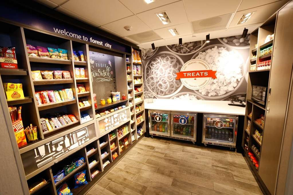 Hampton Inn & Suites Forest City主图