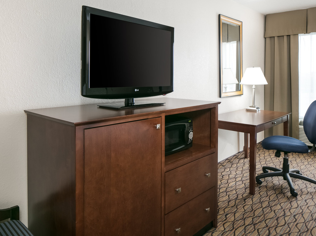 Holiday Inn Express & Suites Clinton By IHG主图