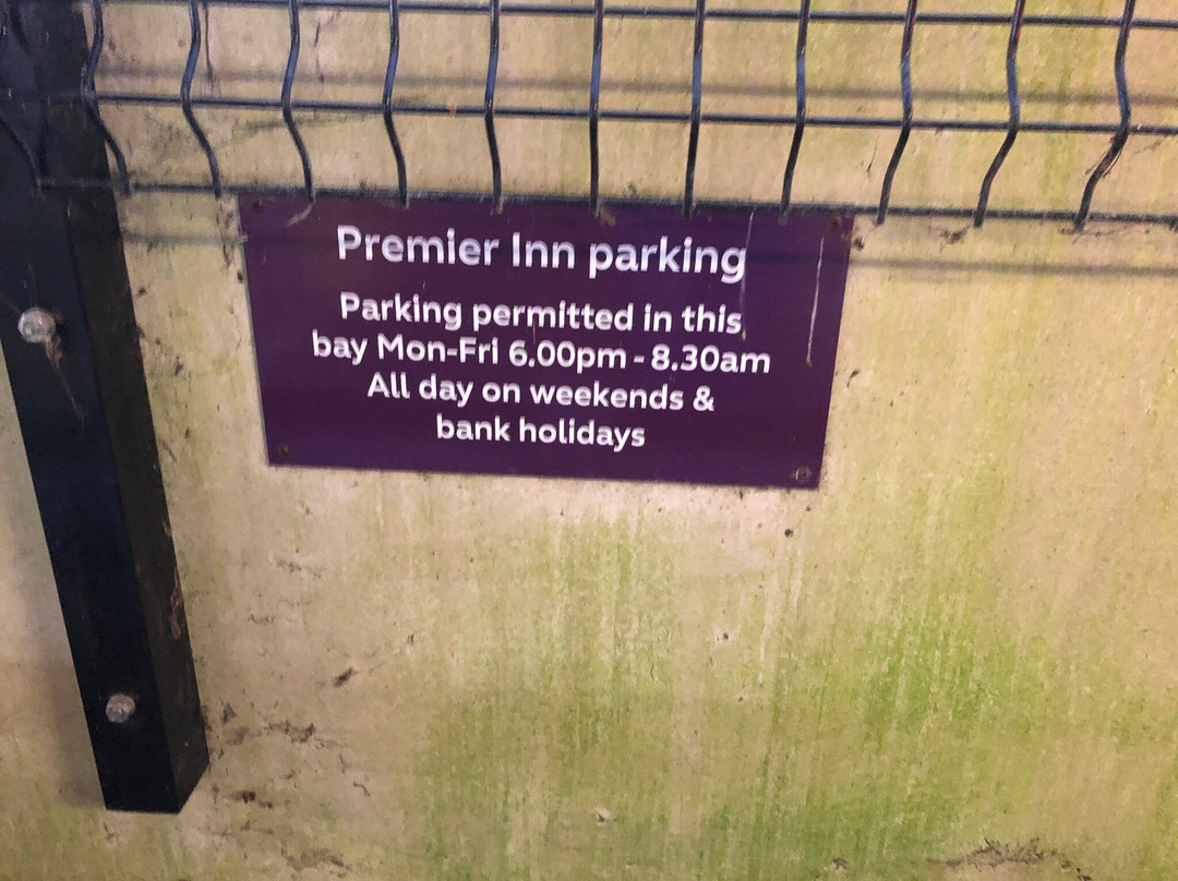 Premier Inn Slough Central South (Windsor Road) hotel主图