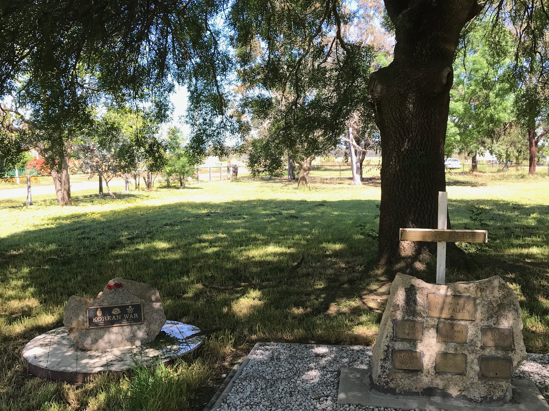 Goorambat Memorial Stone-Goorambat必去景点