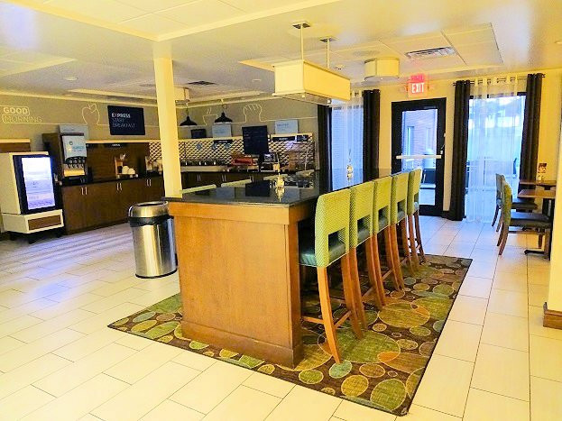 普林斯顿/I-77快捷假日酒店主图