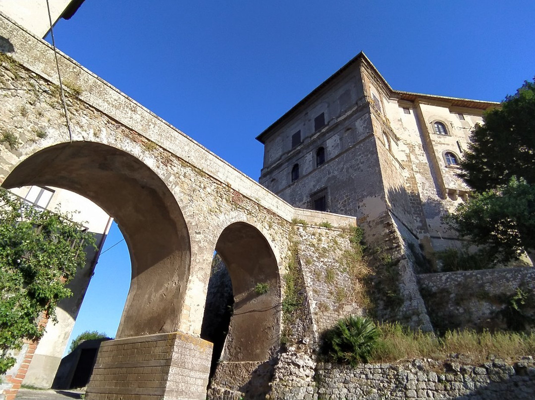 Rocca Farnese-Capodimonte必去景点