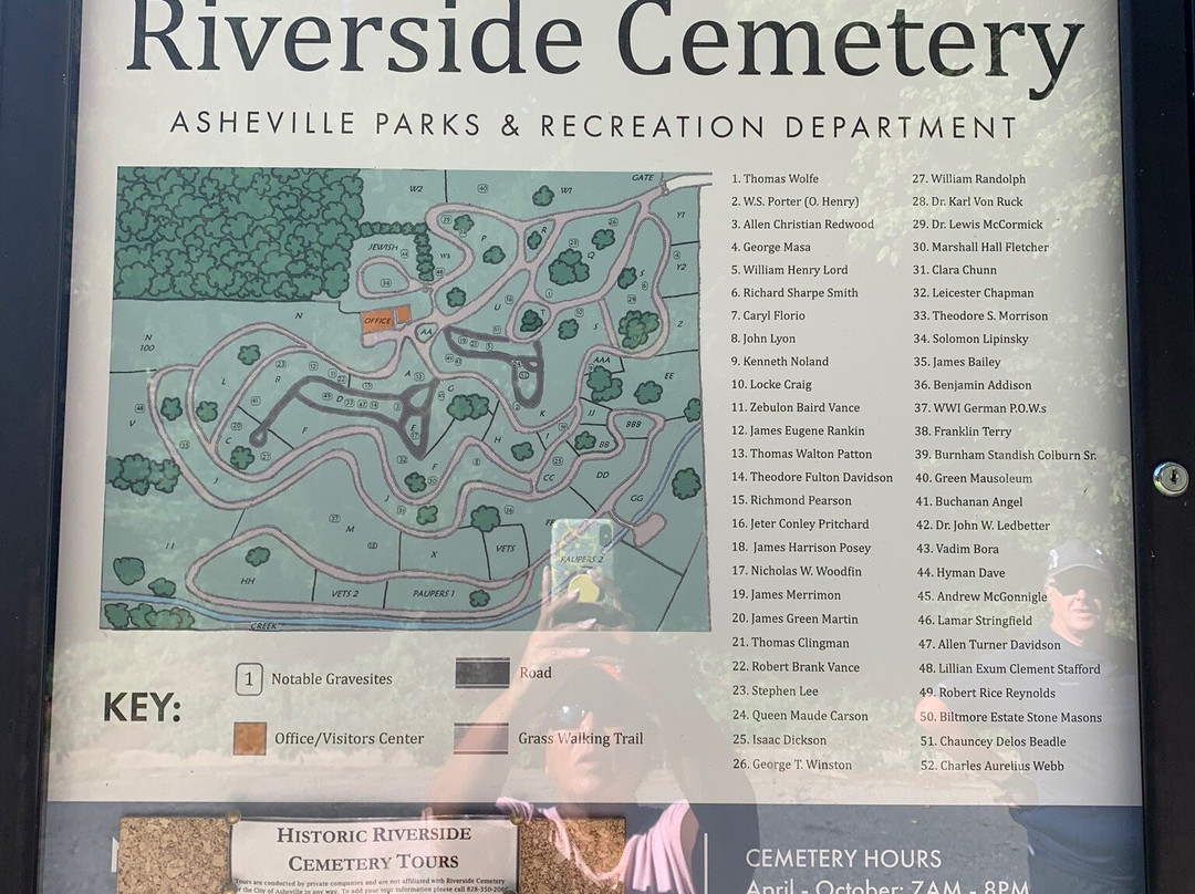 Riverside Cemetery景点图片
