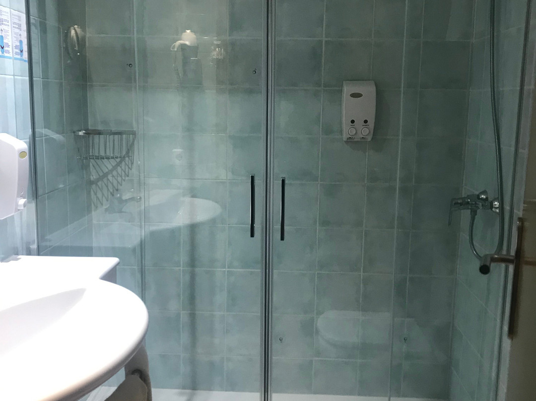 鸢尾花酒店主图