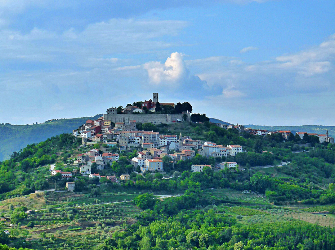 Hilltop Walled Ancient City of Motovun-Motovun必去景点