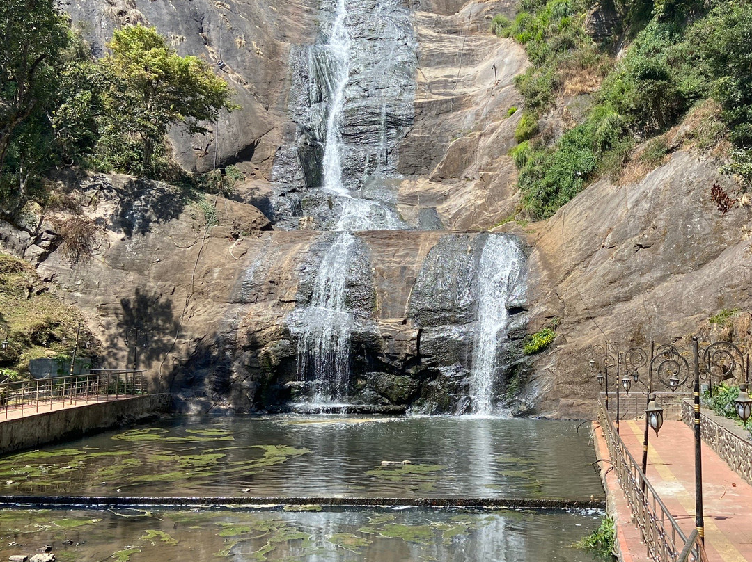 Silver Cascade Falls景点图片